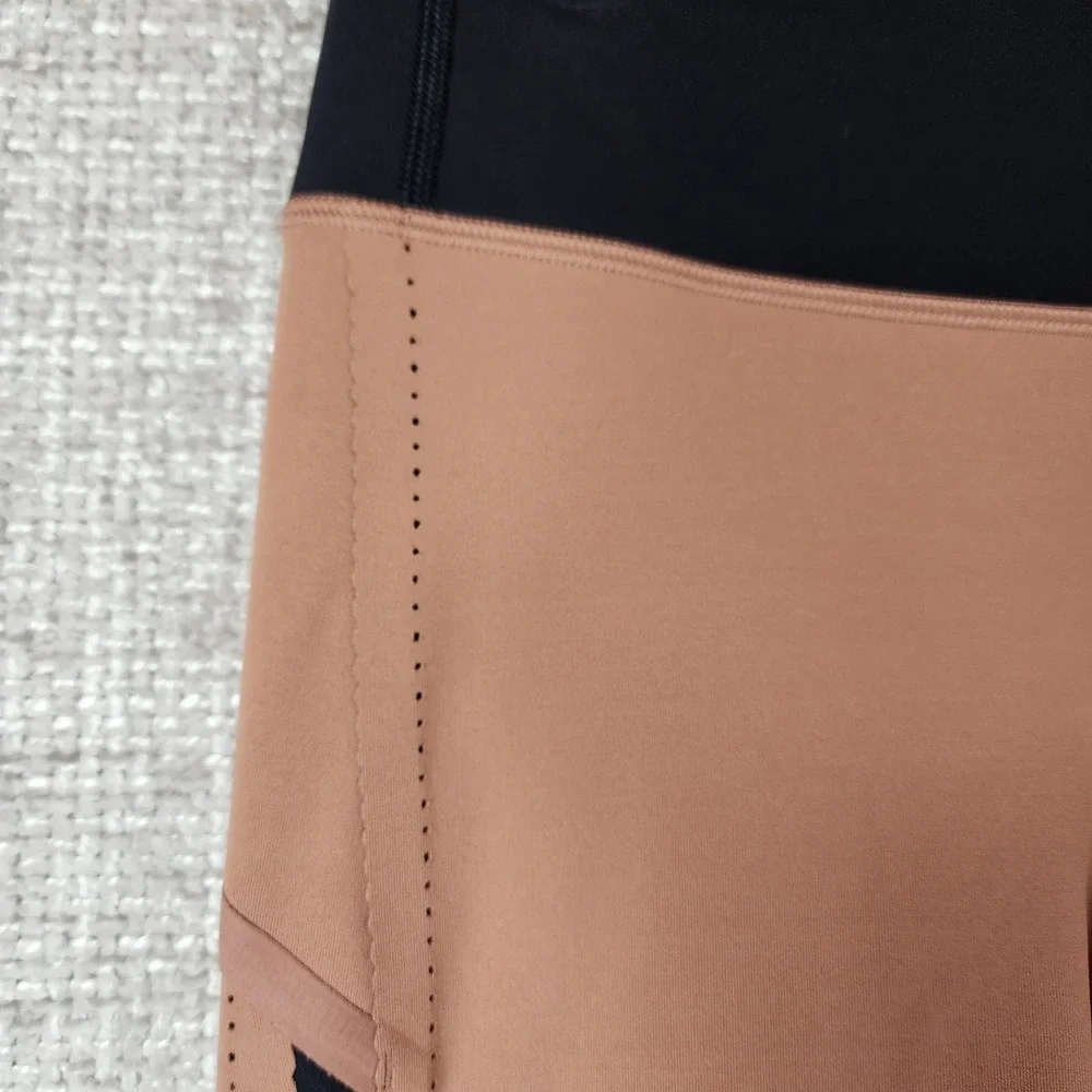 Lululemon Smooth Stride Crop Luxtreme‎ Leggings Womens 6 Henna Black Scalloped